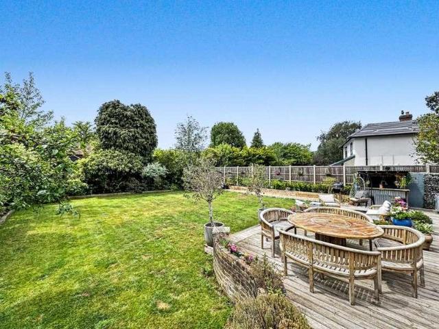 4 bed house for sale