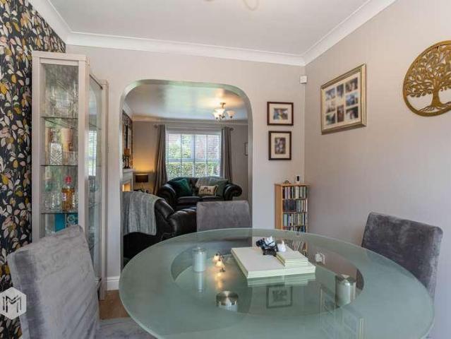 4 bed house for sale