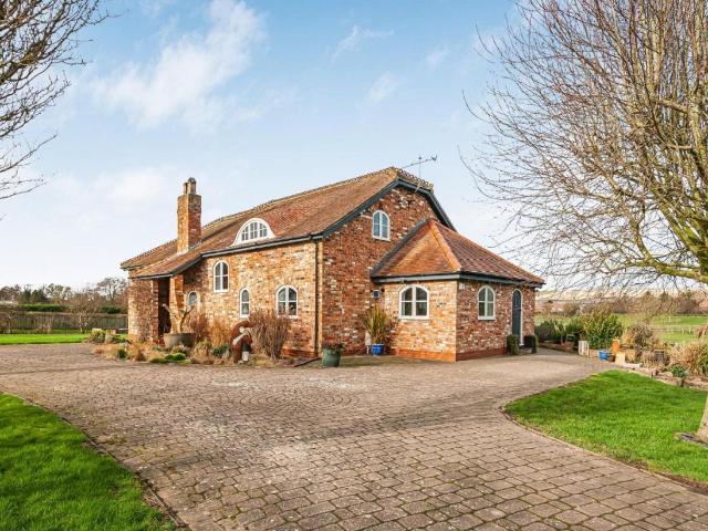 4 bed house for sale