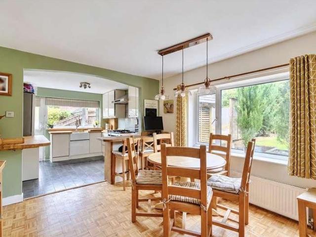 4 bed house for sale