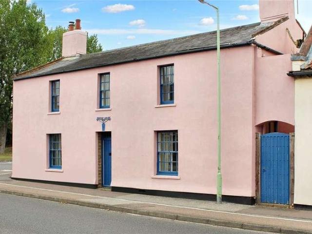 4 bed house for sale