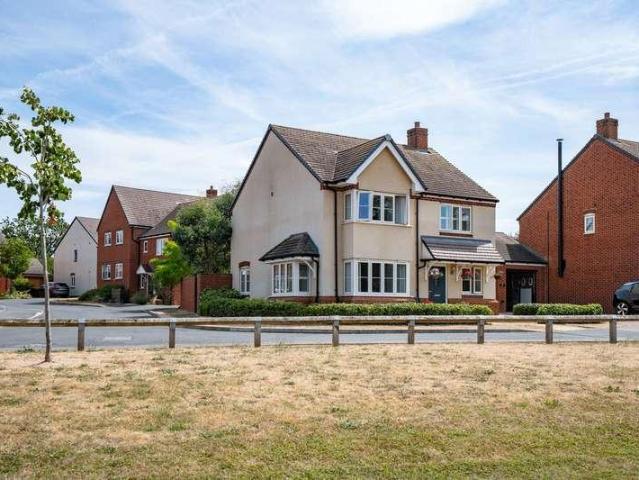 4 bed house for sale
