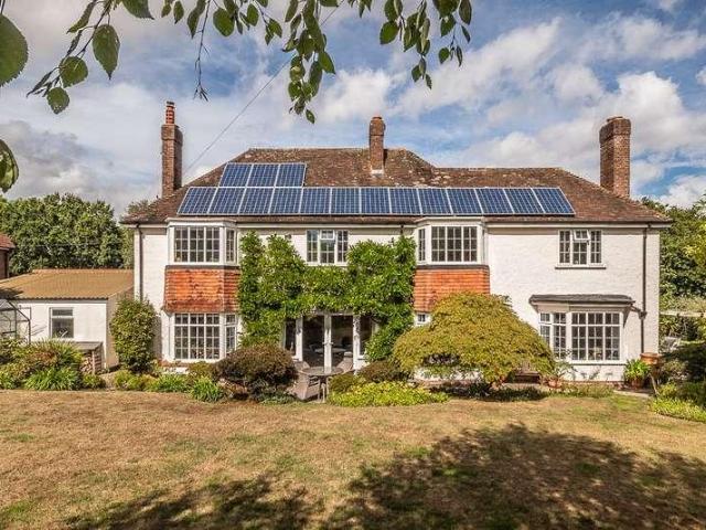 4 bed house for sale