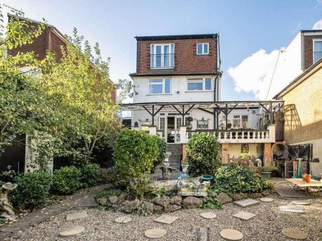 4 bed house for sale