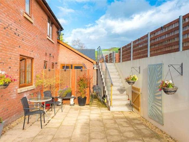 4 bed house for sale