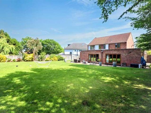 4 bed house for sale