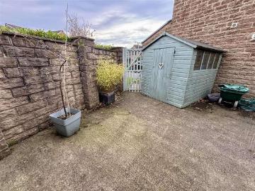4 bed house for sale
