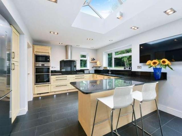 4 bed house for sale