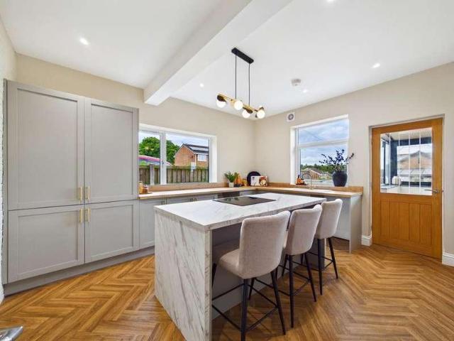 4 bed house for sale