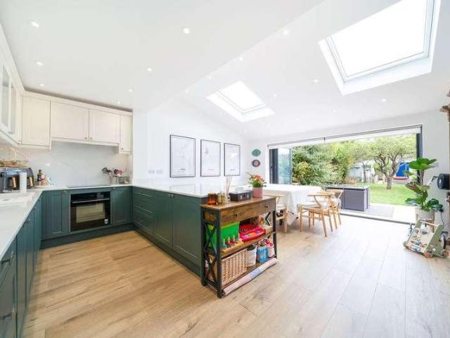 4 bed house for sale