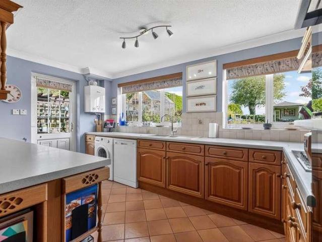4 bed house for sale
