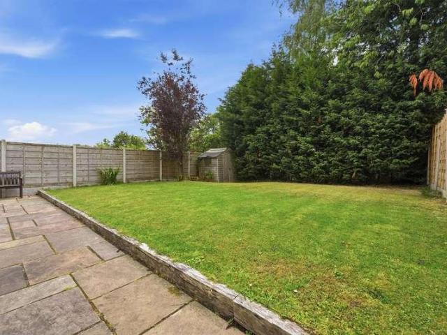 4 bed house for sale