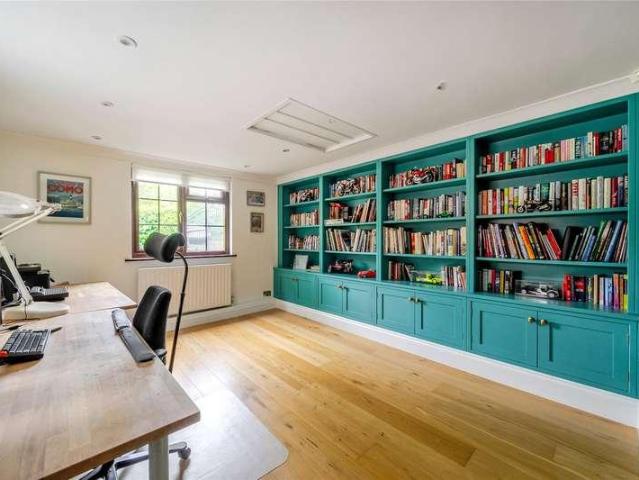 4 bed house for sale