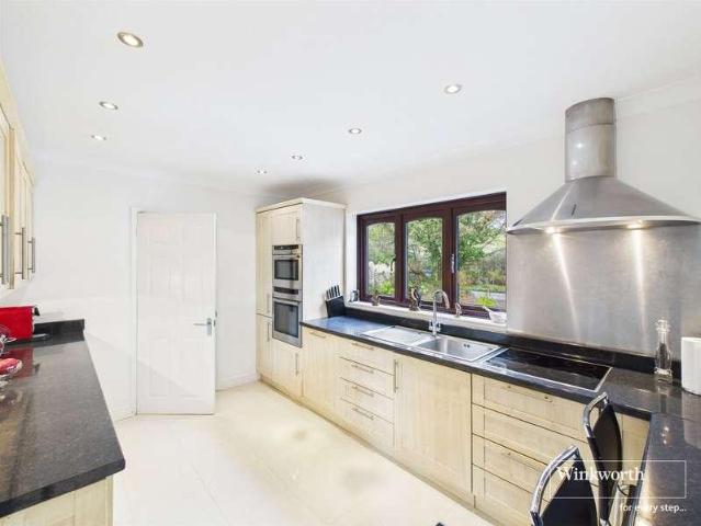 4 bed house for sale