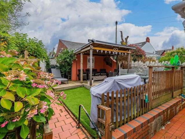 4 bed house for sale