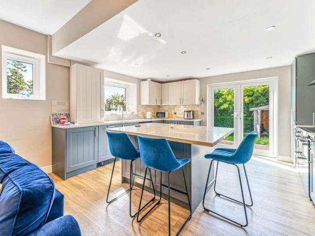 4 bed house for sale