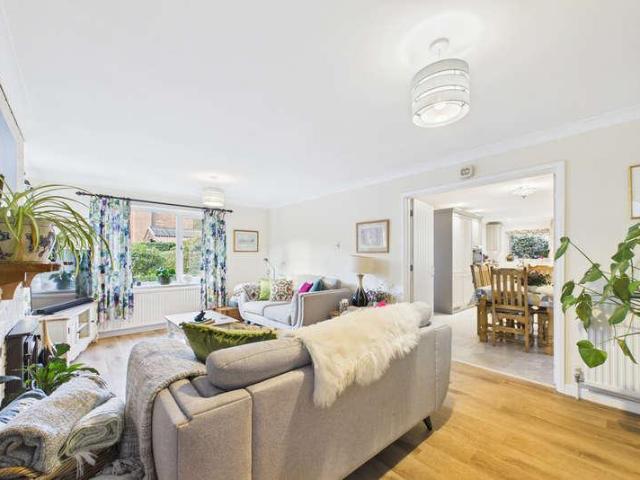 4 bed house for sale