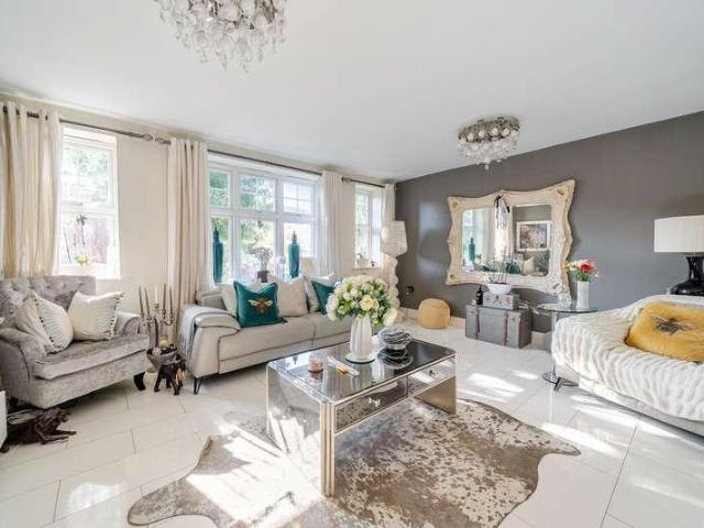 4 bed house for sale