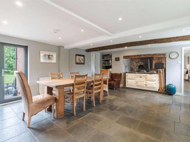 4 bed house for sale
