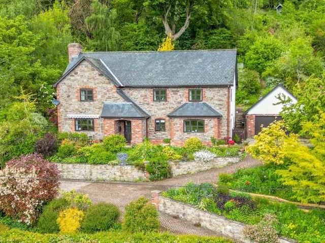 4 bed house for sale