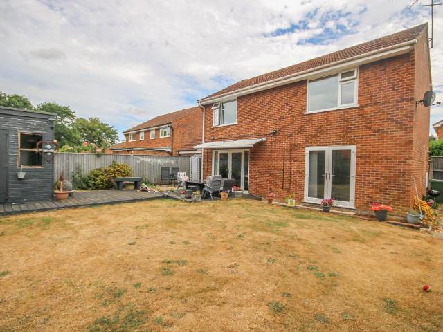 4 bed house for sale