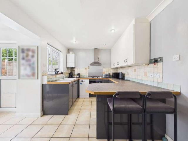 4 bed house for sale