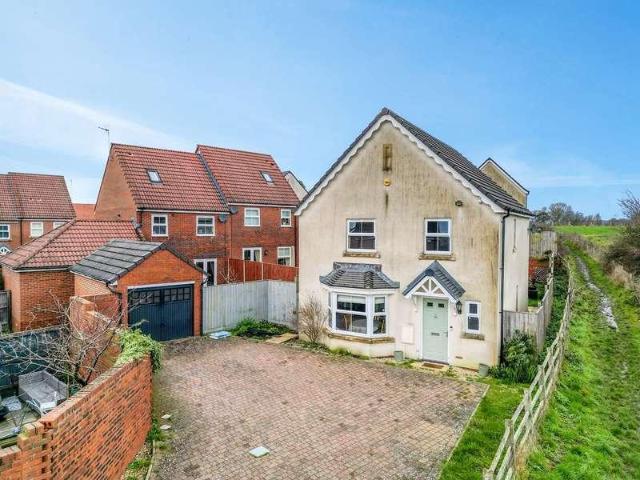4 bed house for sale