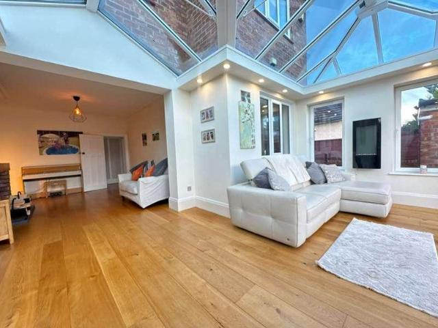 4 bed house for sale