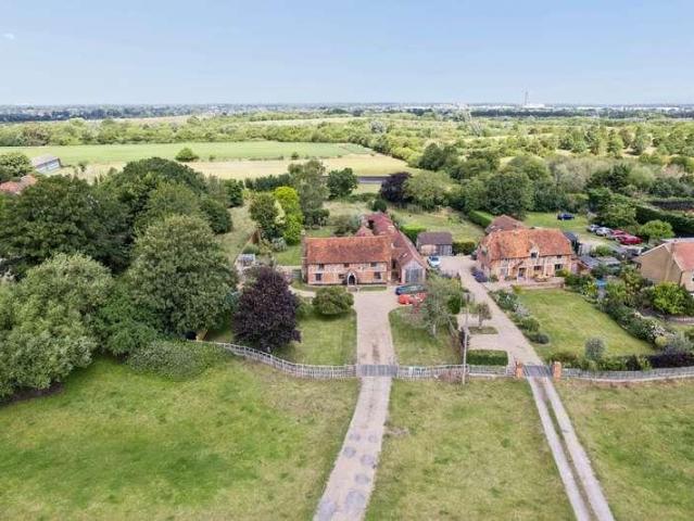 4 bed house for sale