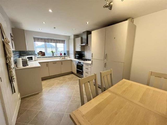 4 bed house for sale