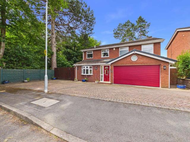 4 bed house for sale