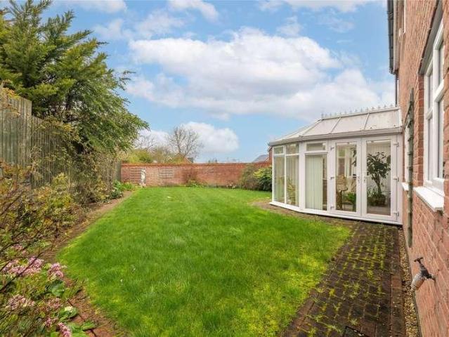 4 bed house for sale
