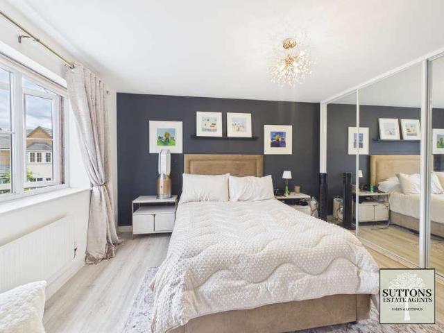 4 bed house for sale