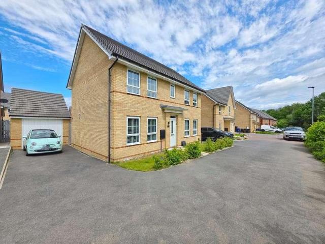 4 bed house for sale