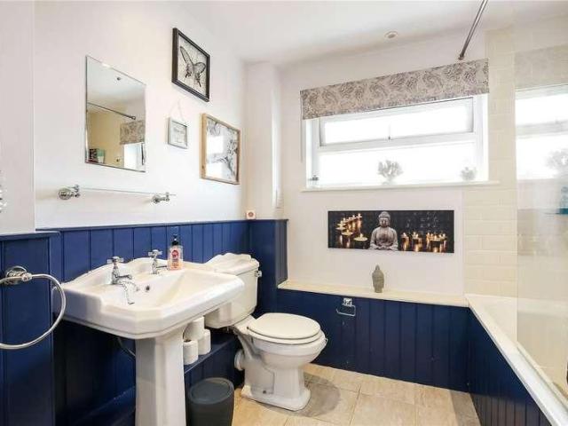 4 bed house for sale