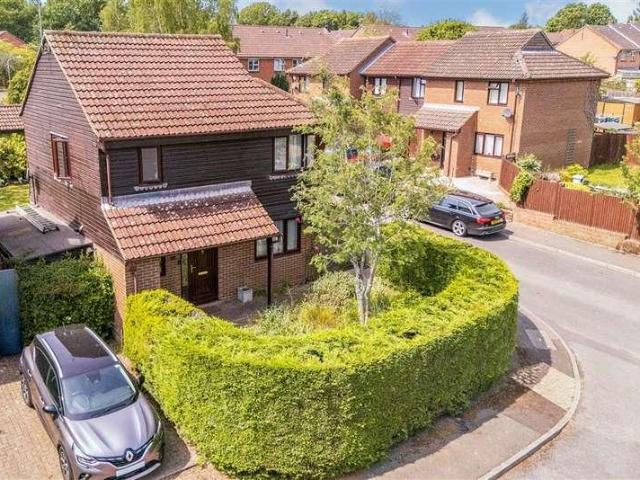 4 bed house for sale