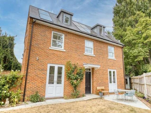 4 bed house for sale