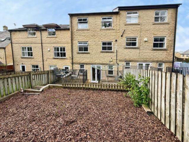 4 bed house for sale