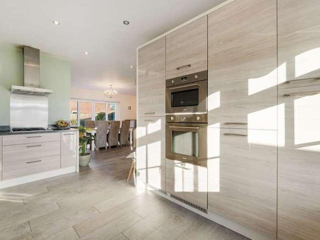 4 bed house for sale