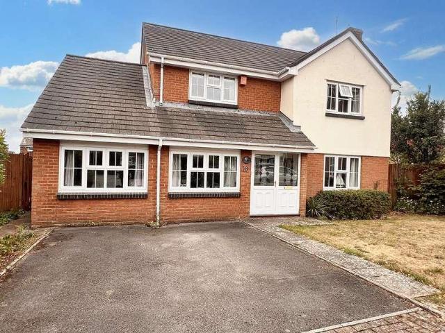 4 bed house for sale