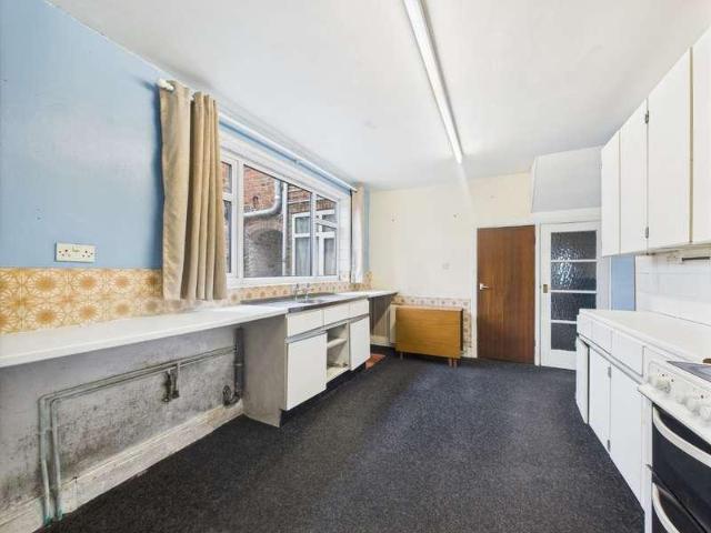 4 bed house for sale