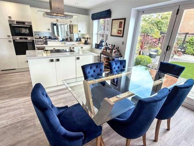 4 bed house for sale