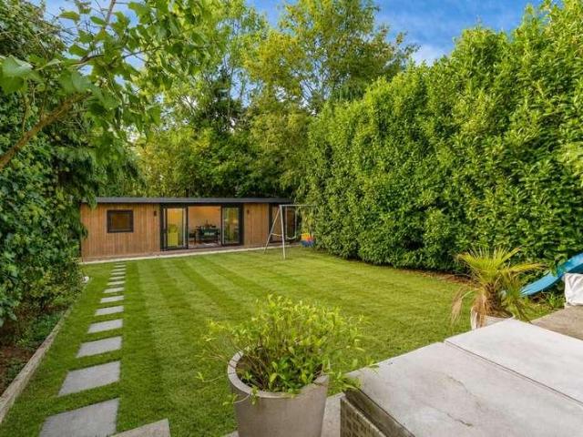 4 bed house for sale