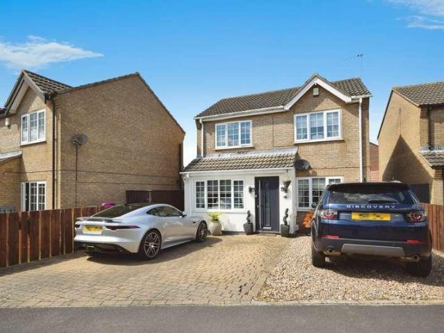 4 bed house for sale