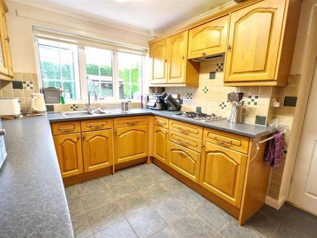 4 bed house for sale