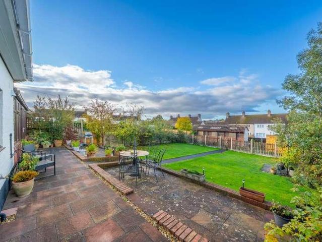 4 bed house for sale
