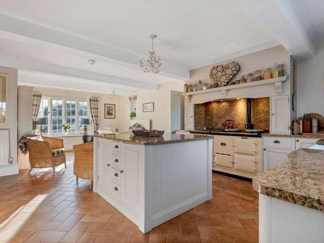 4 bed house for sale
