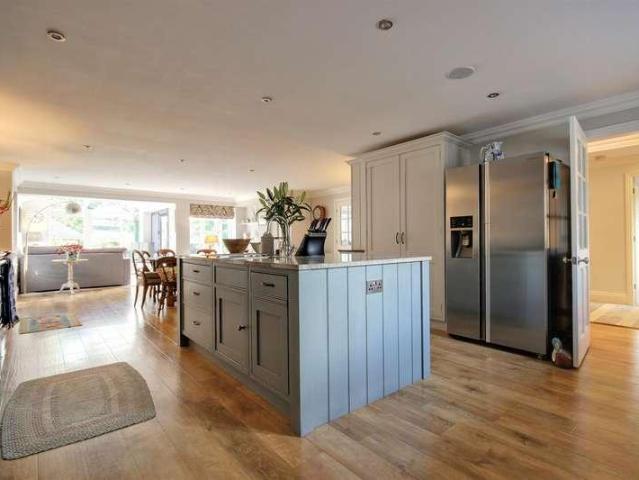 4 bed house for sale