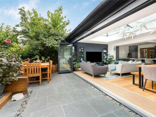 4 bed house for sale