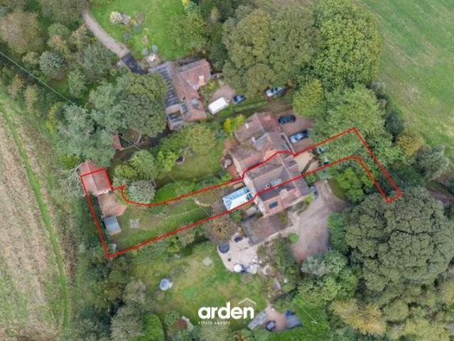 4 bed house for sale